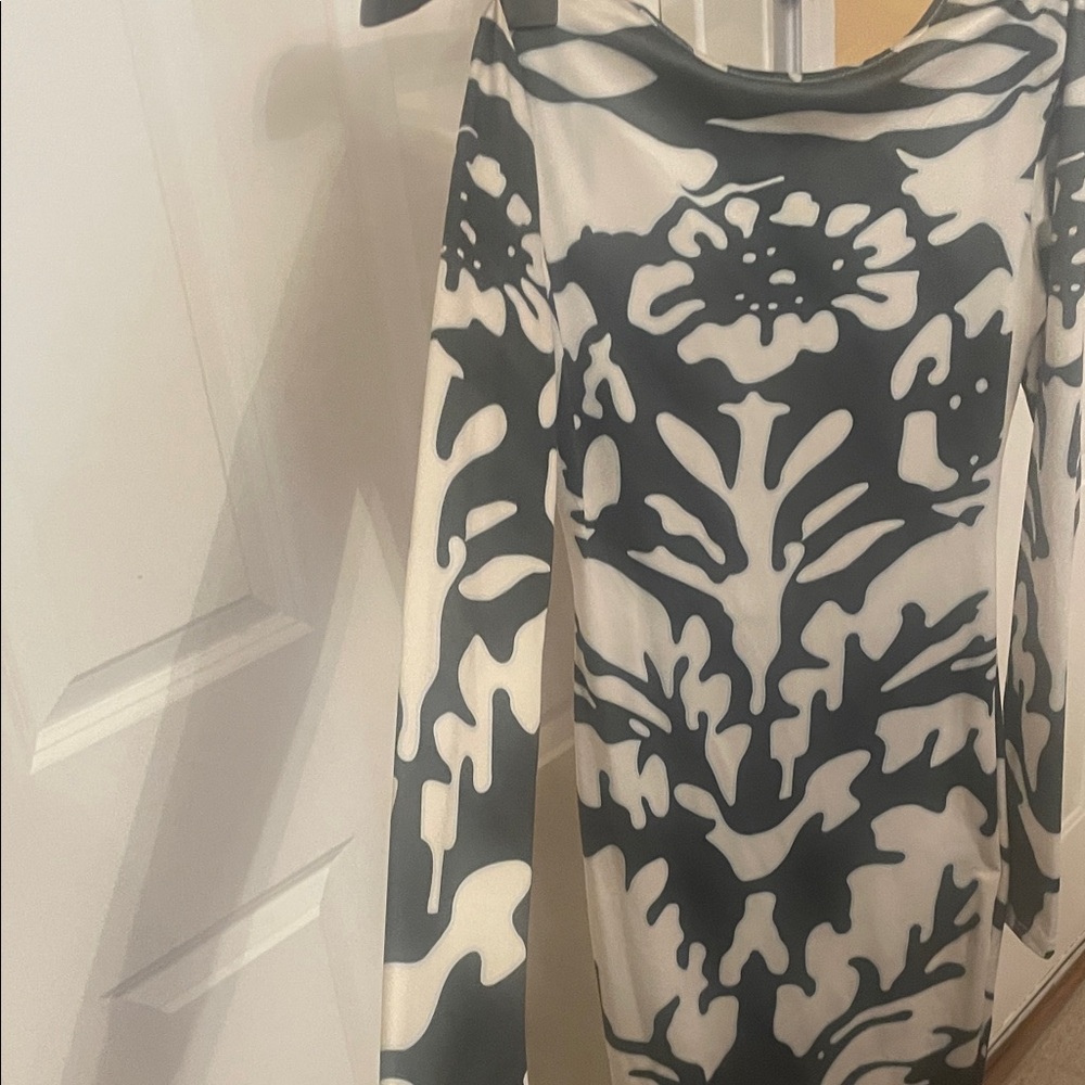 Green and White Patterned Dress - Picture 5 of 8